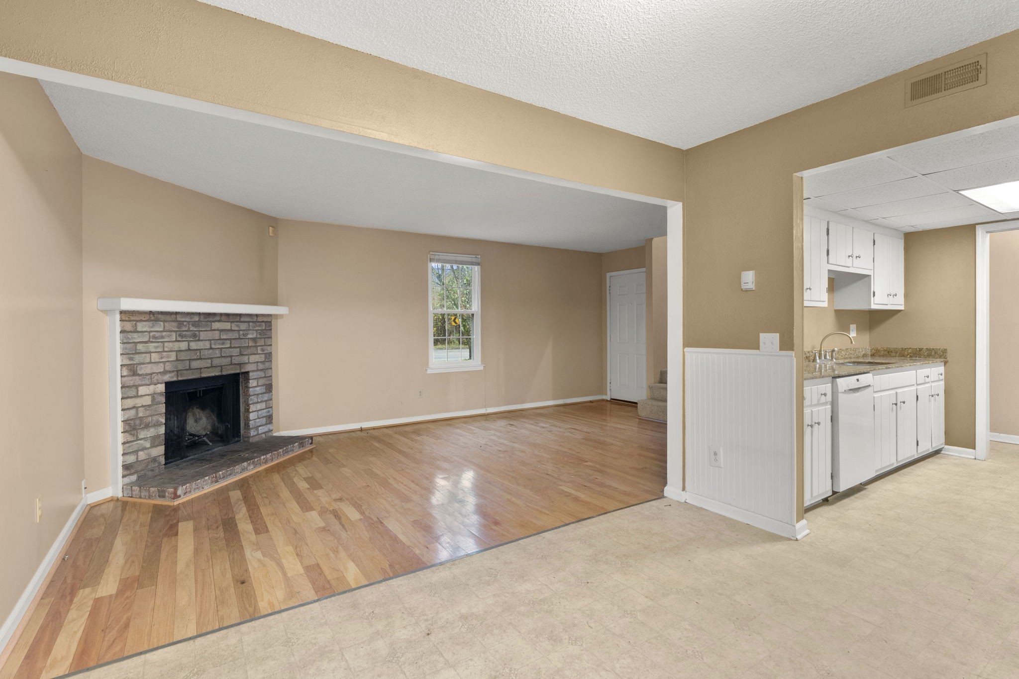 1123 Apple Valley Rd