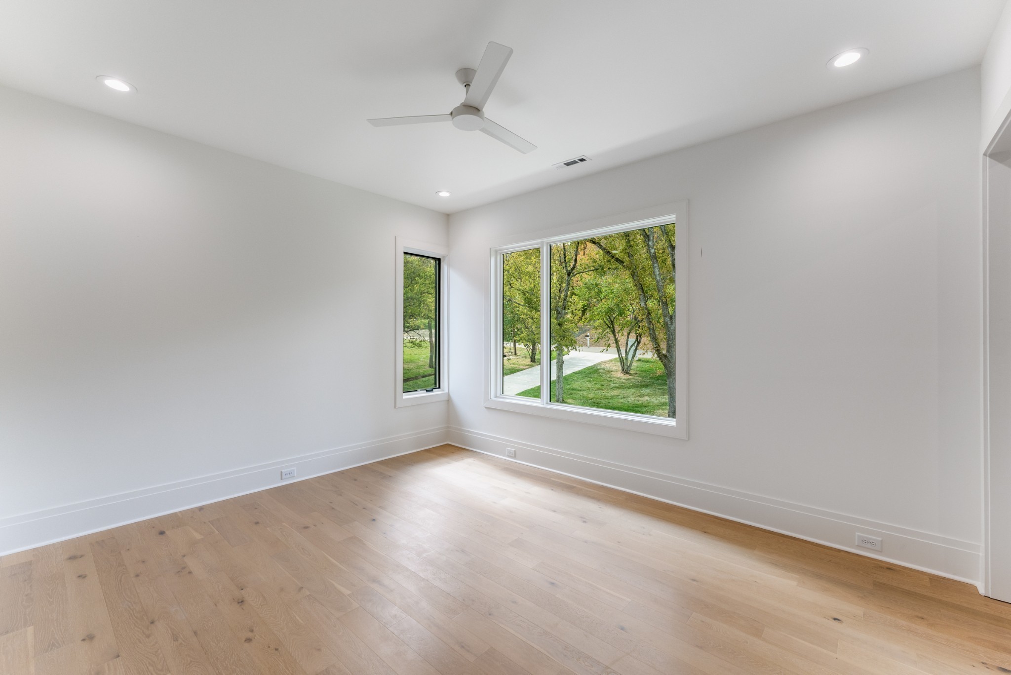 4612 Belmont Park Ter