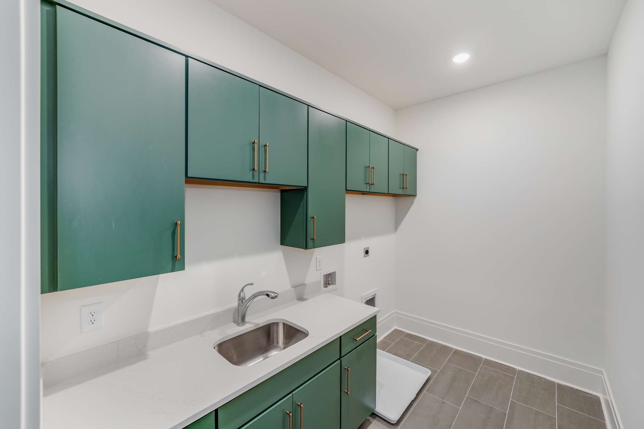4612 Belmont Park Ter