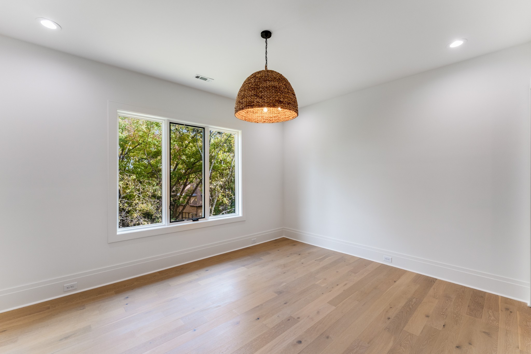 4612 Belmont Park Ter
