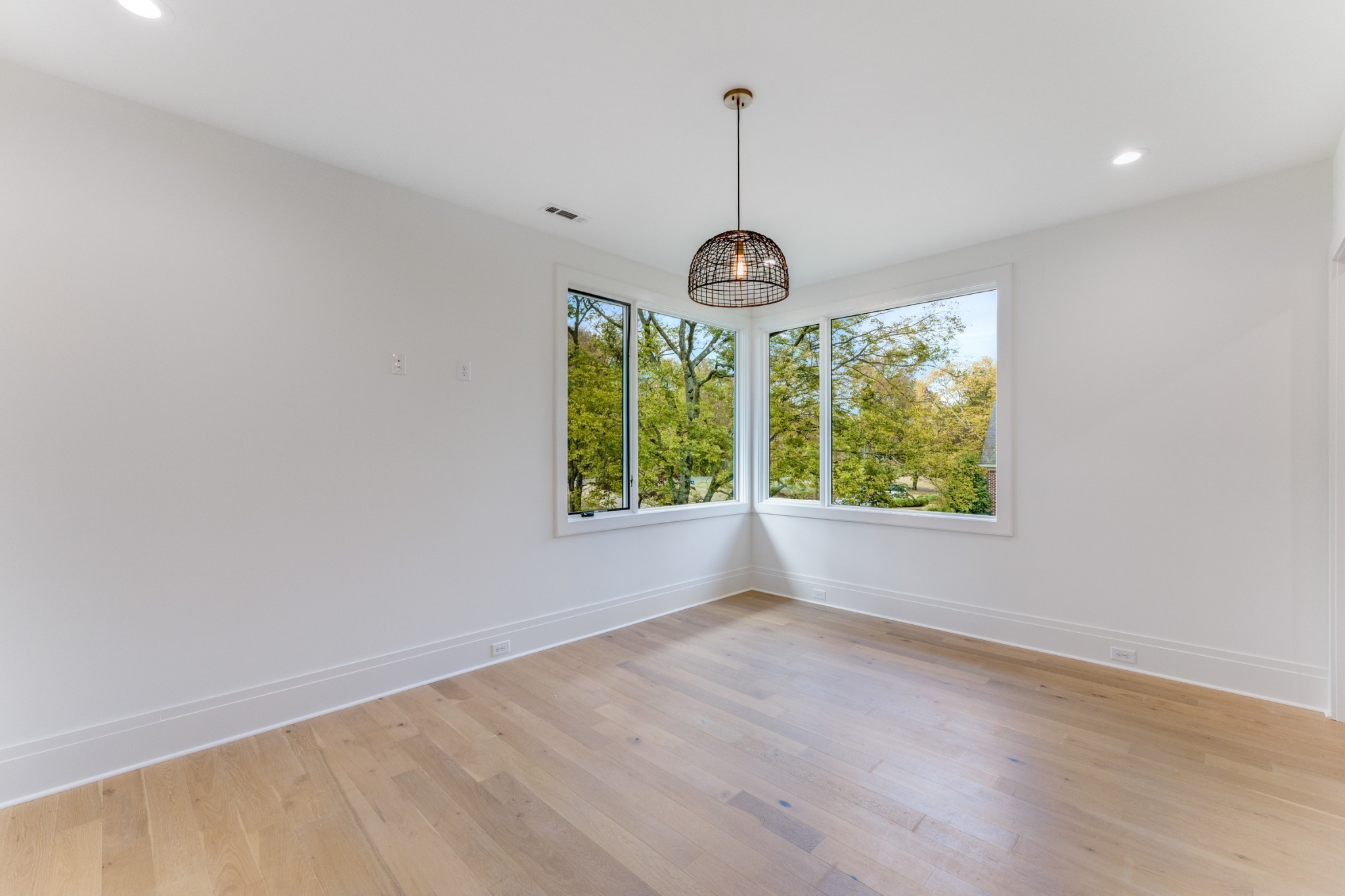 4612 Belmont Park Ter