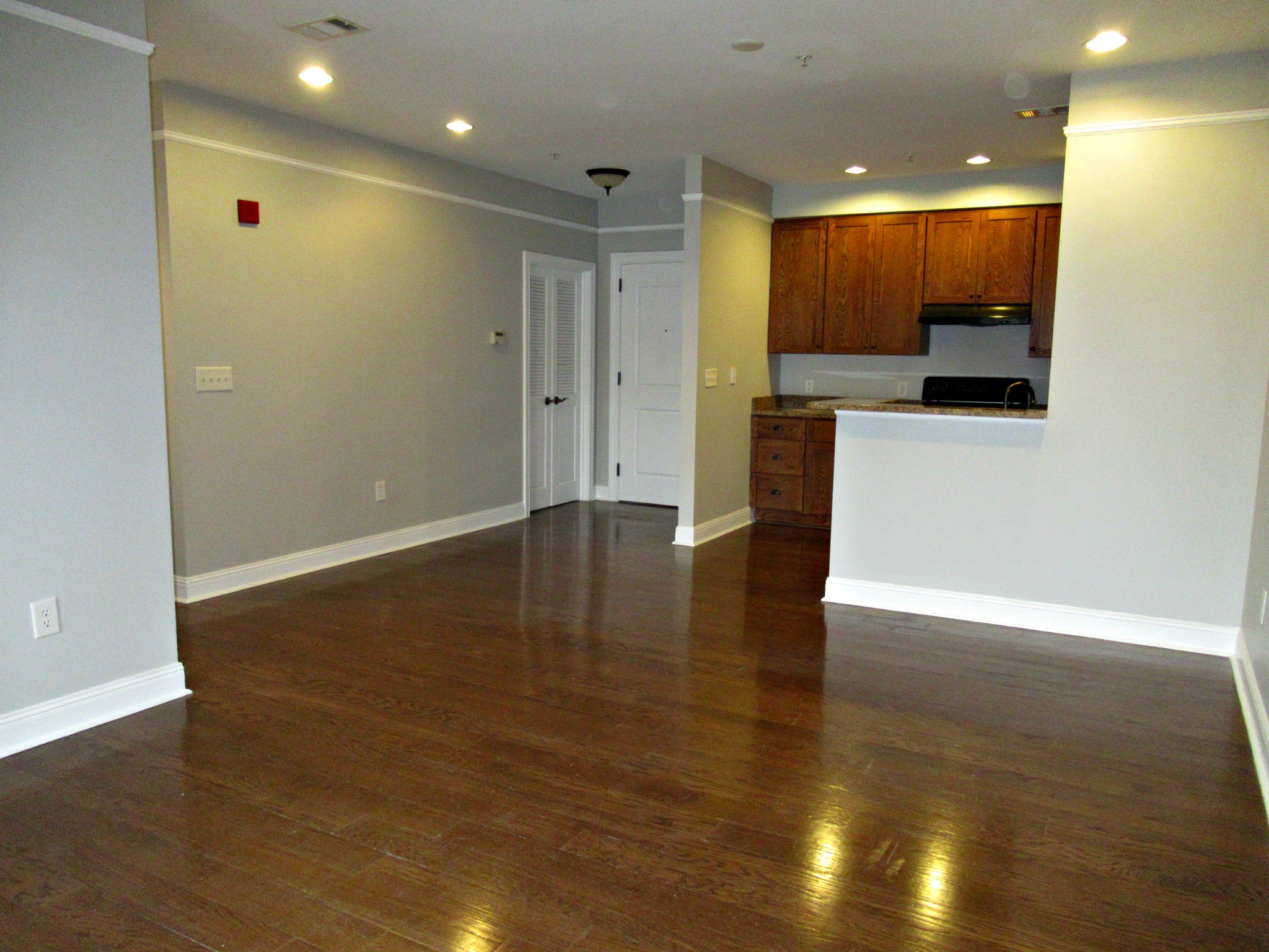 1015 Fatherland St Unit: 206