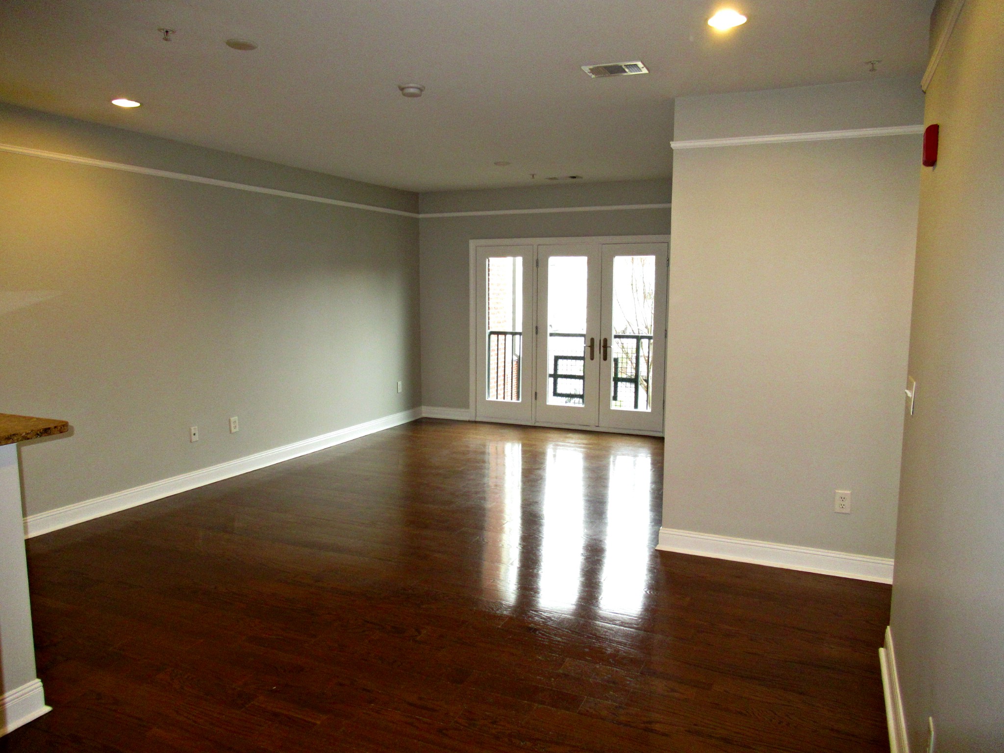 1015 Fatherland St Unit: 206