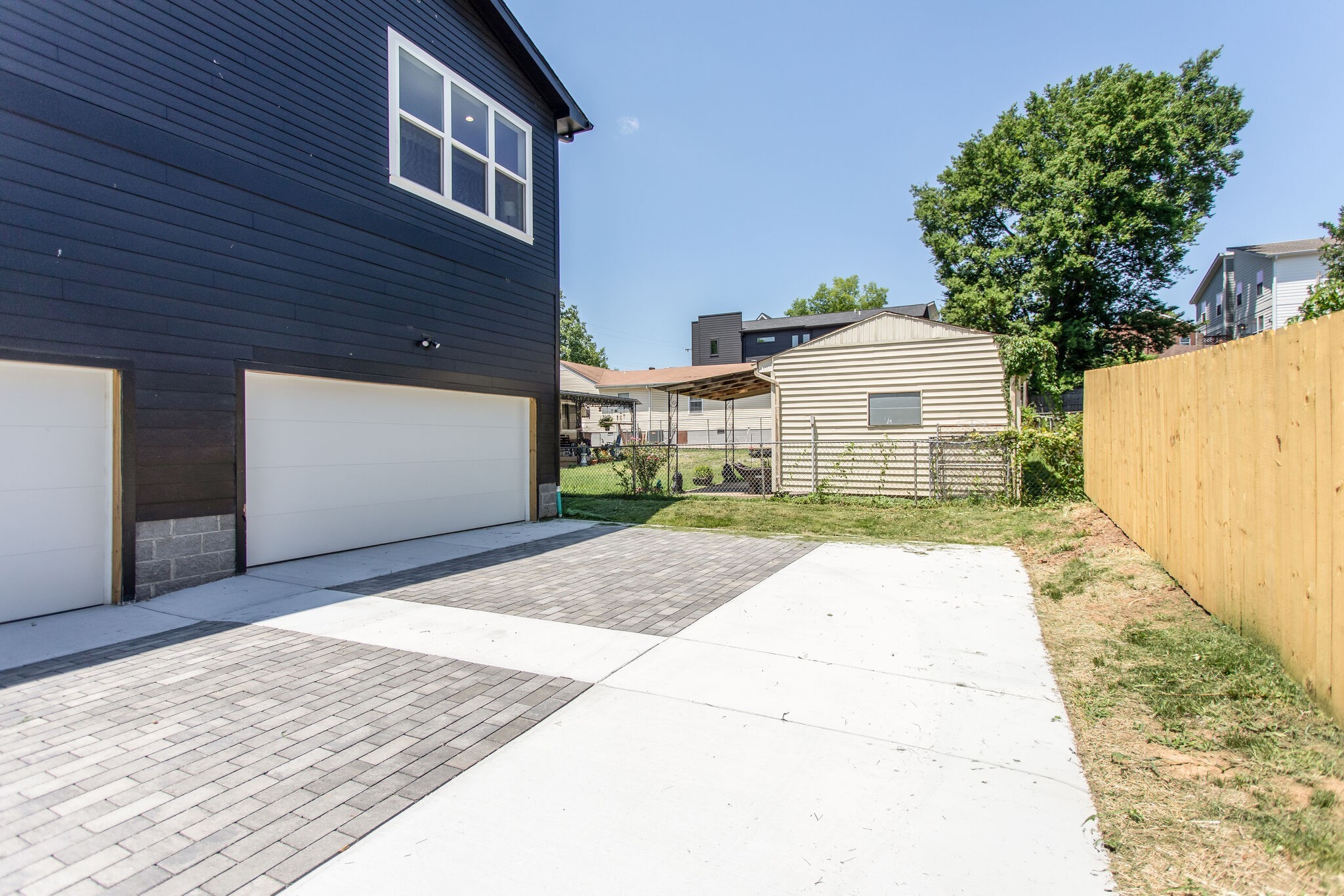 416B Moore Ave
