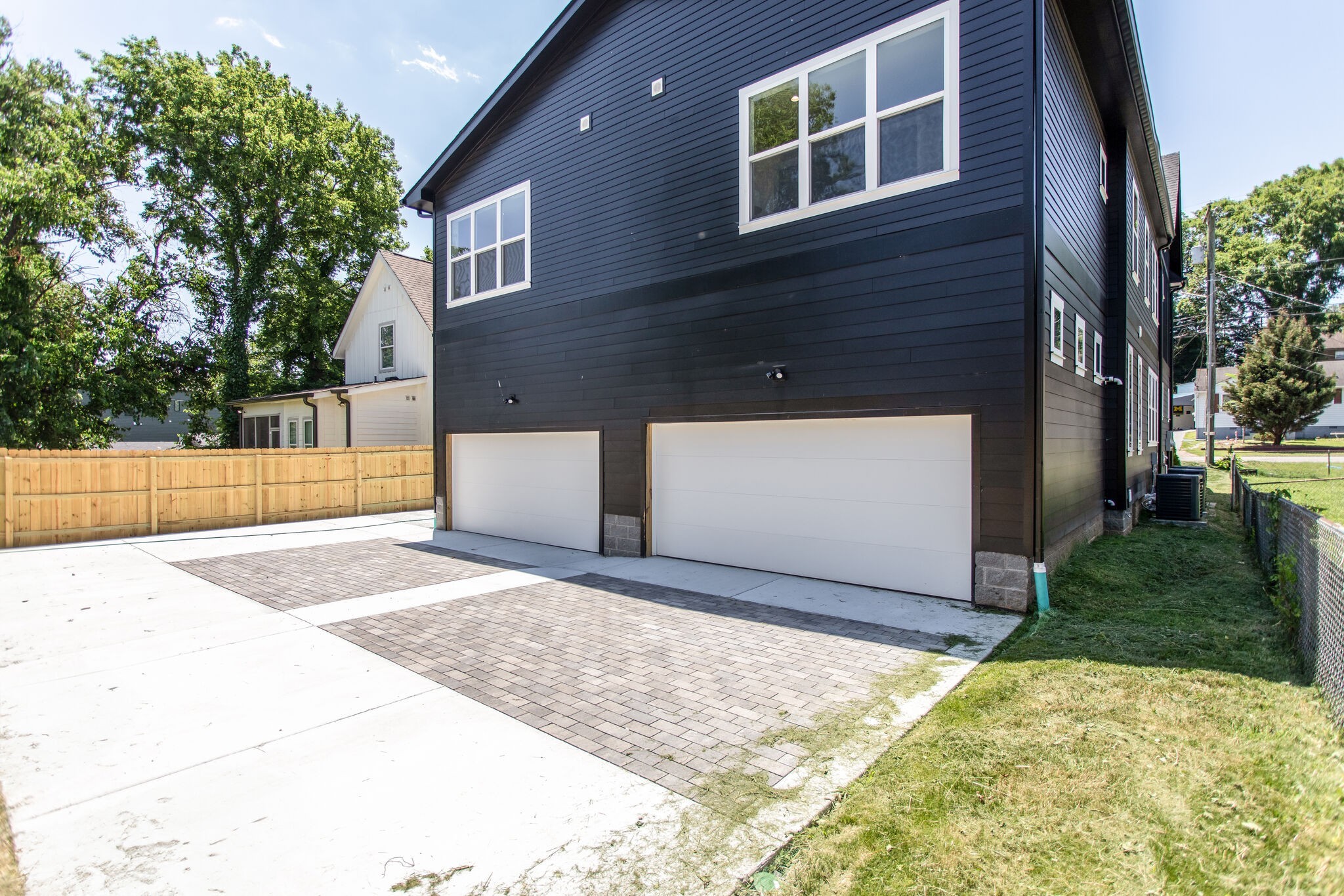 416B Moore Ave