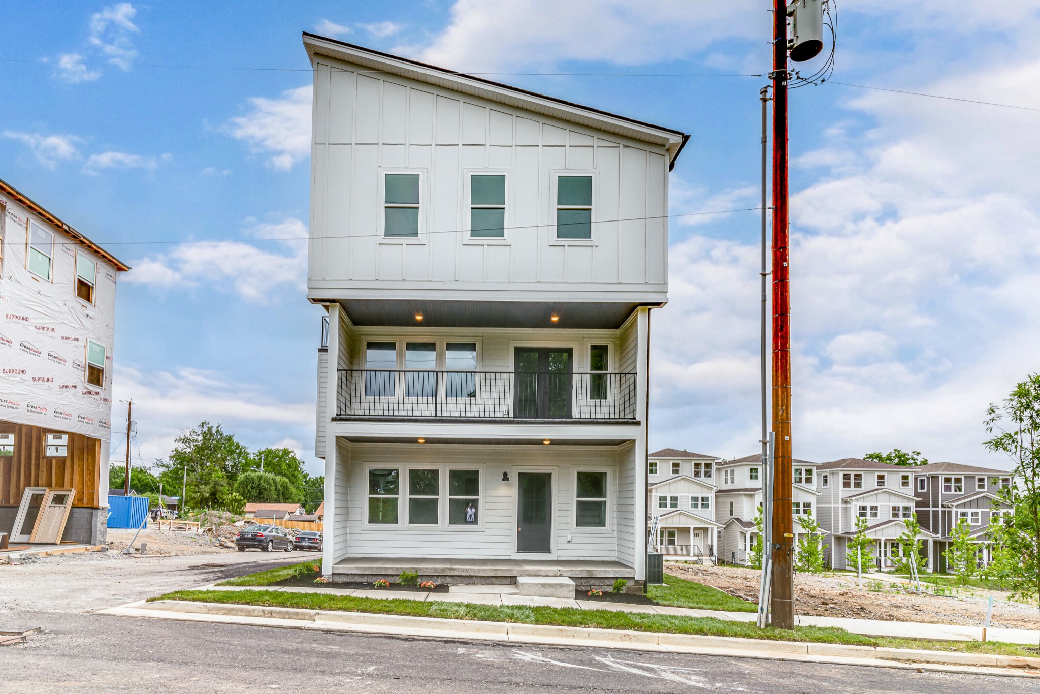 1123 Lawrence Ave