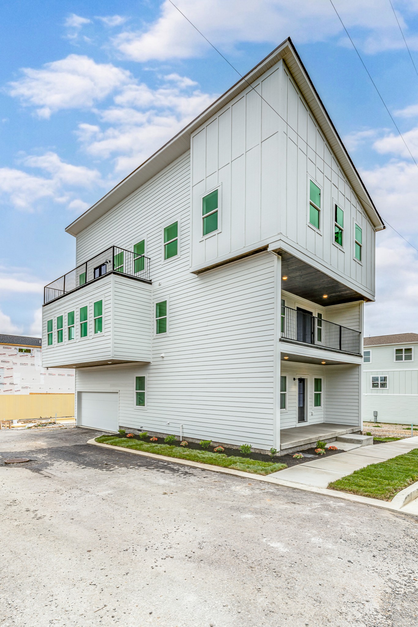 1123 Lawrence Ave