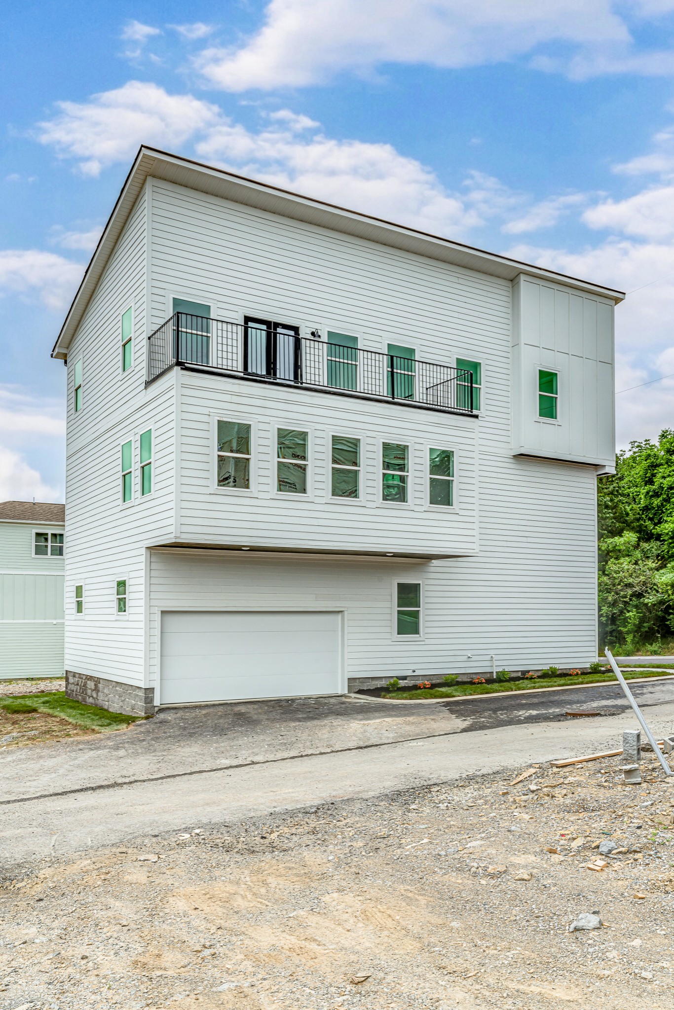 1123 Lawrence Ave