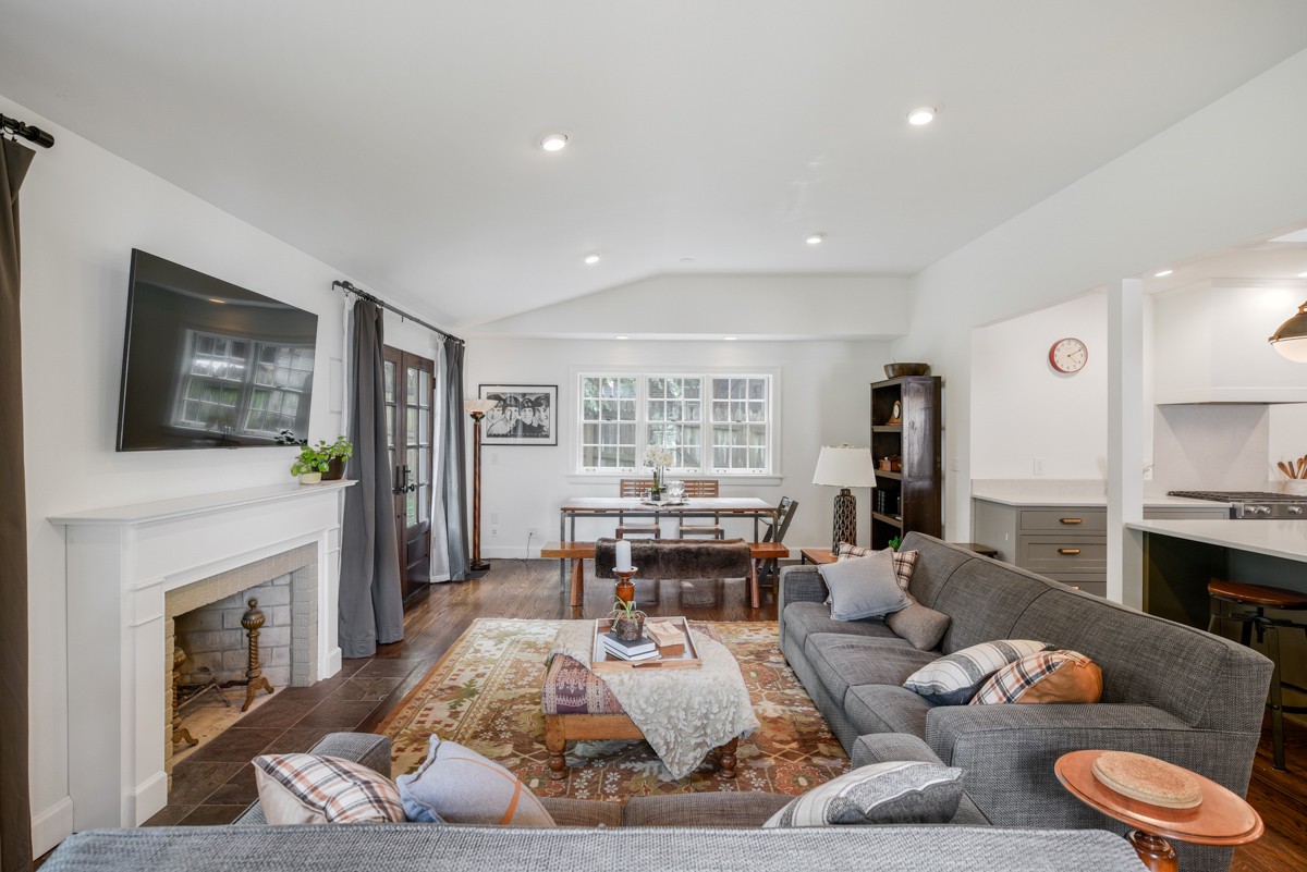 1107 Clayton Ave