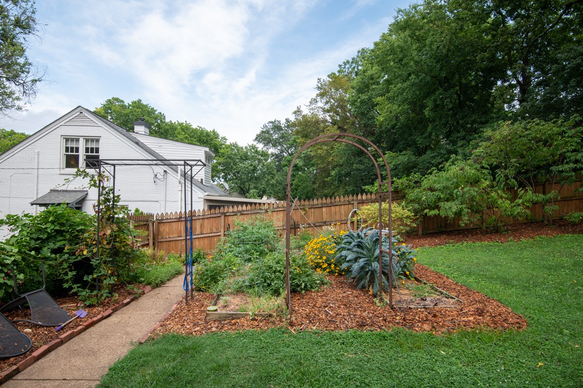1107 Clayton Ave