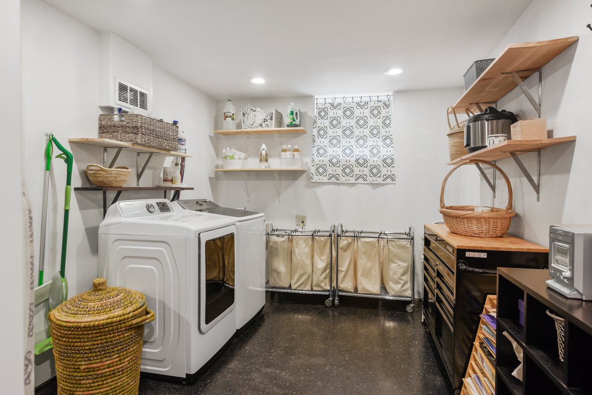 1107 Clayton Ave