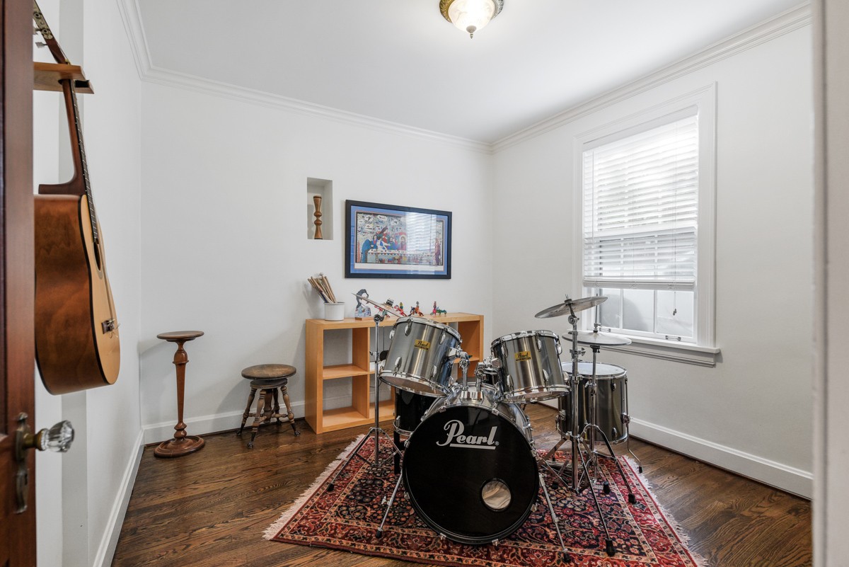1107 Clayton Ave
