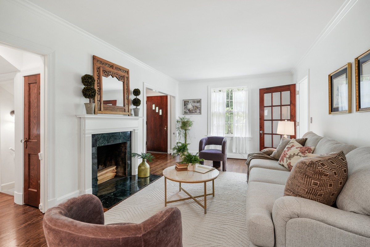1107 Clayton Ave