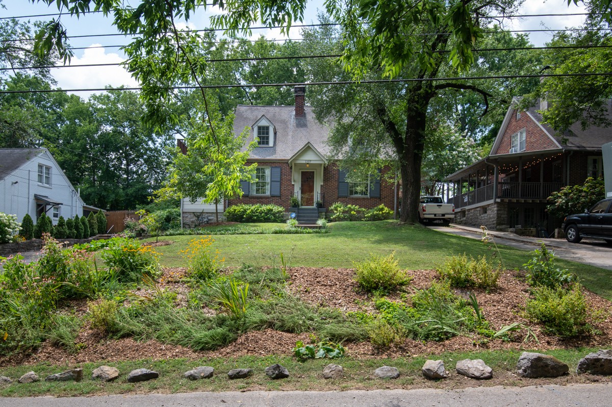 1107 Clayton Ave