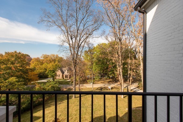 1517 Lone Oak Cir