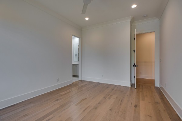 1517 Lone Oak Cir