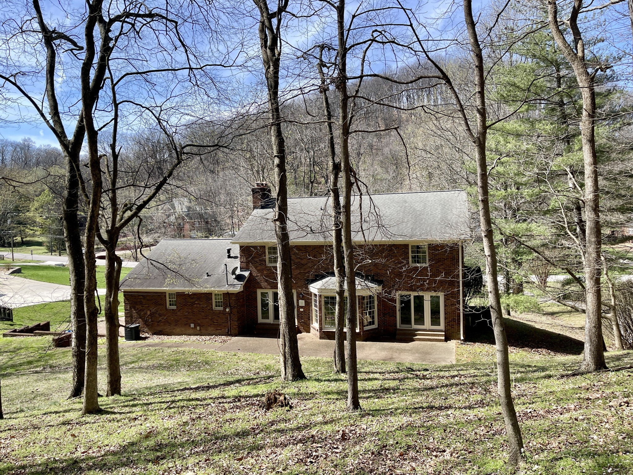 5552 Hillview Dr