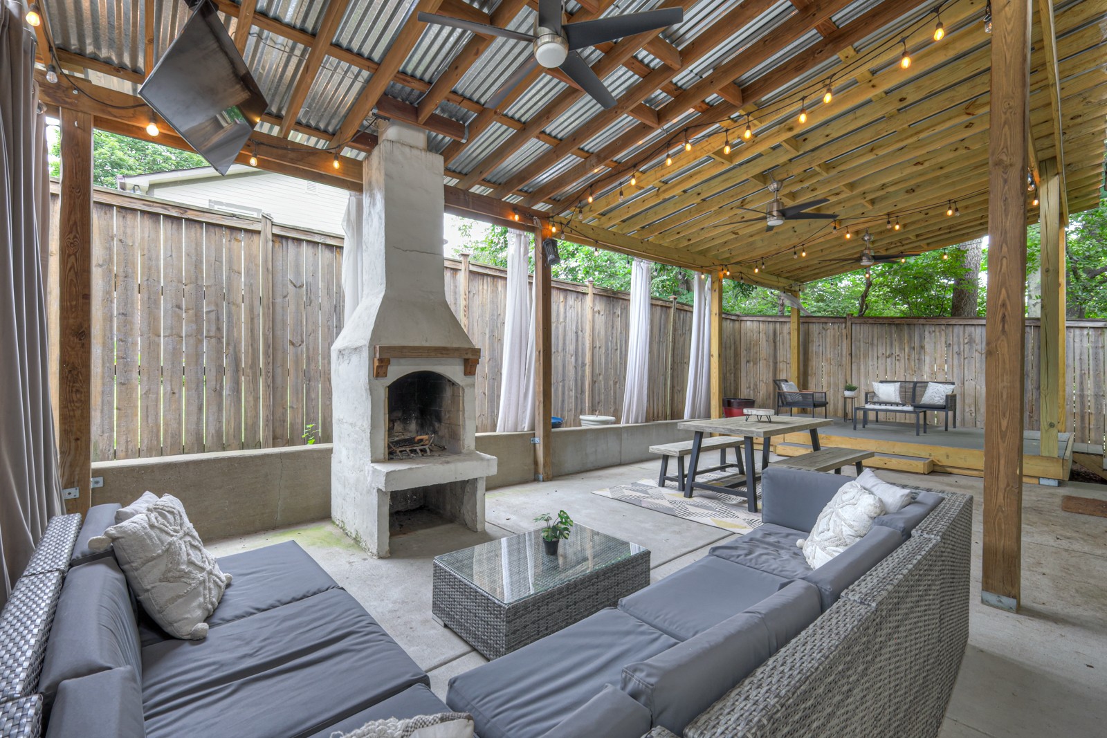 1315 Lillian St