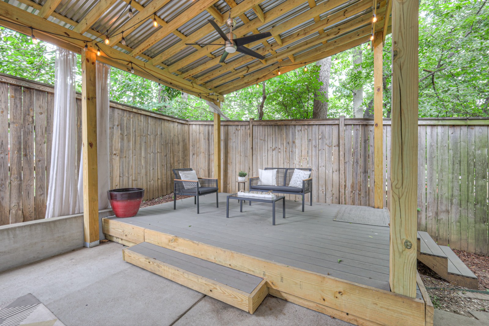 1315 Lillian St