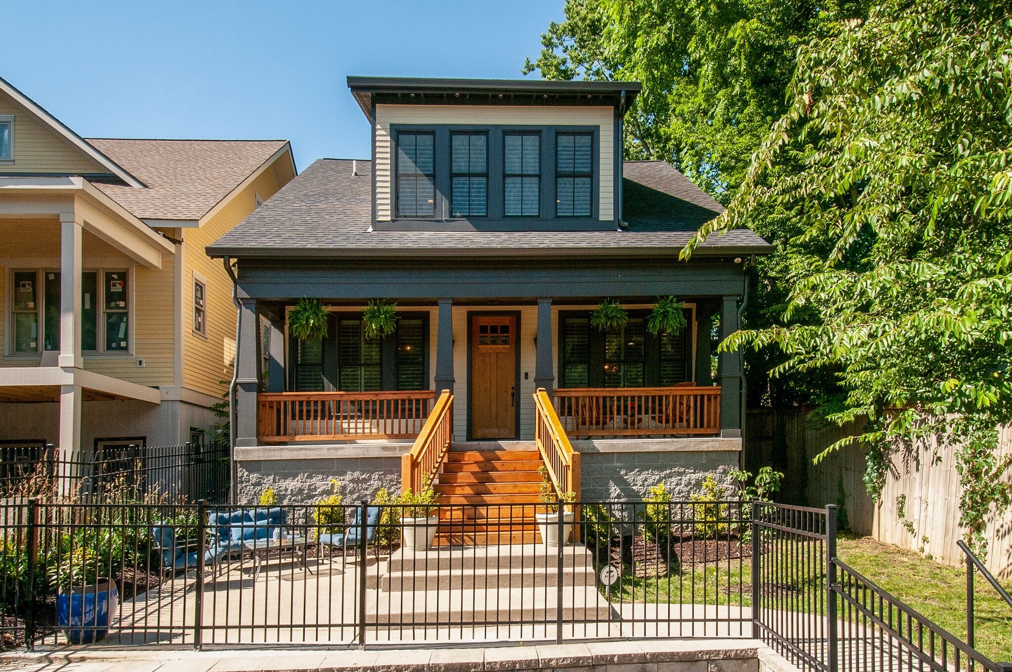 1315 Lillian St