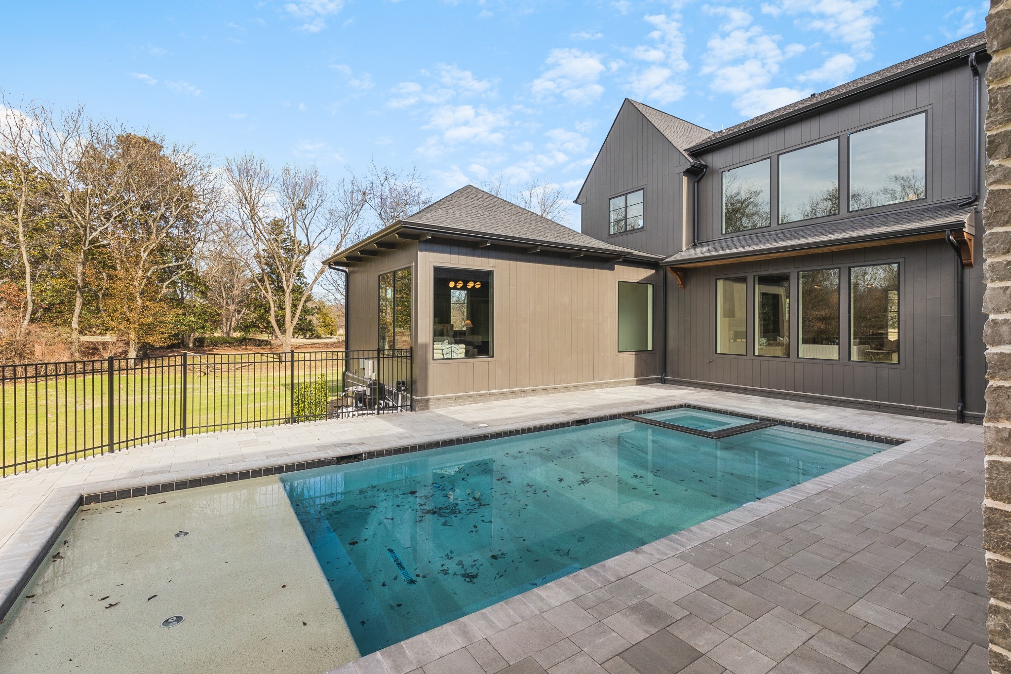 601 Granny White Pike