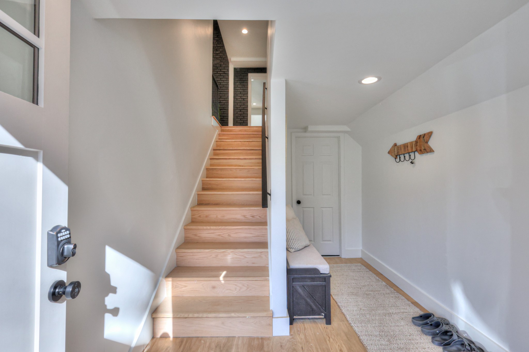 5552 Hillview Dr