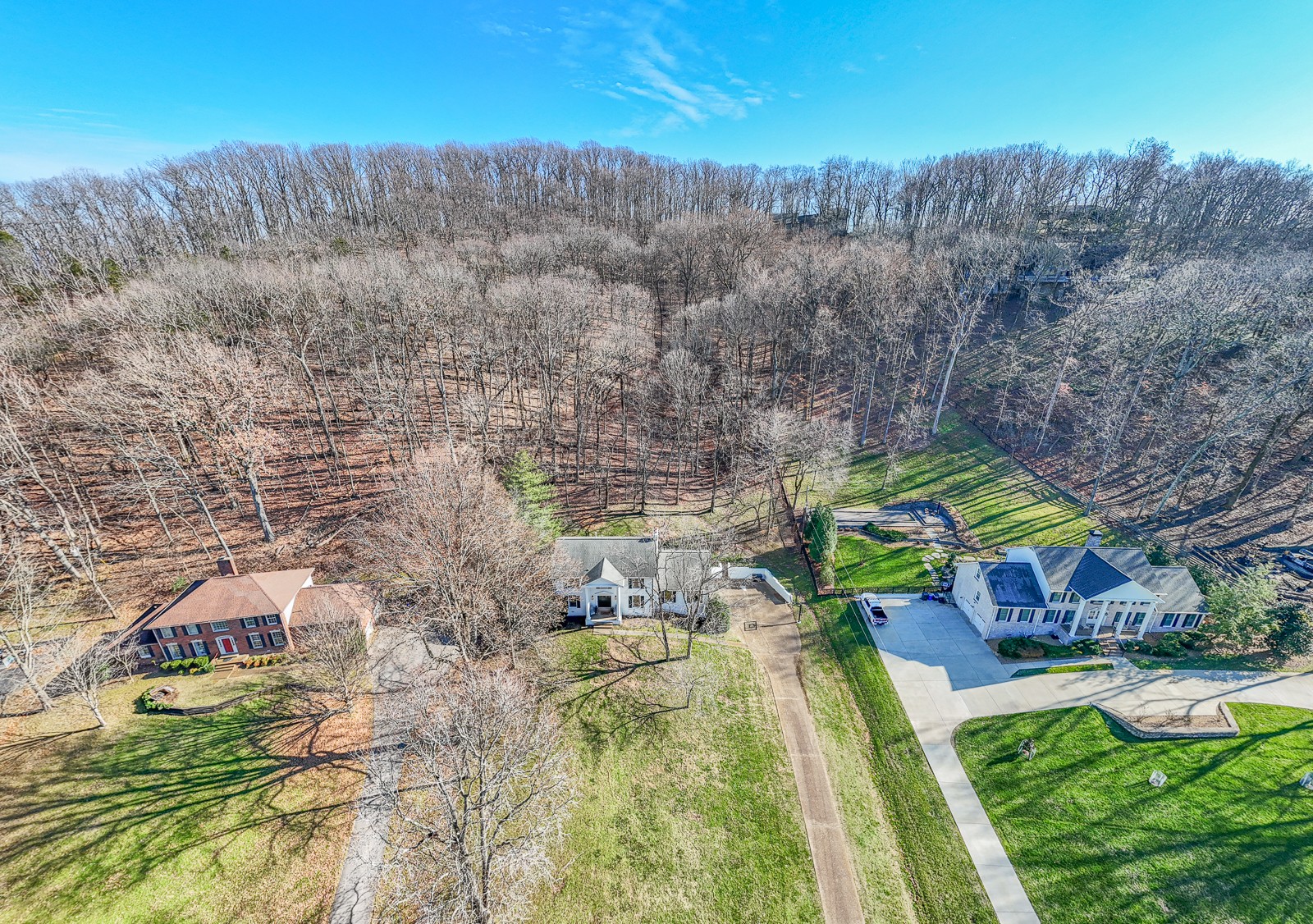 5552 Hillview Dr
