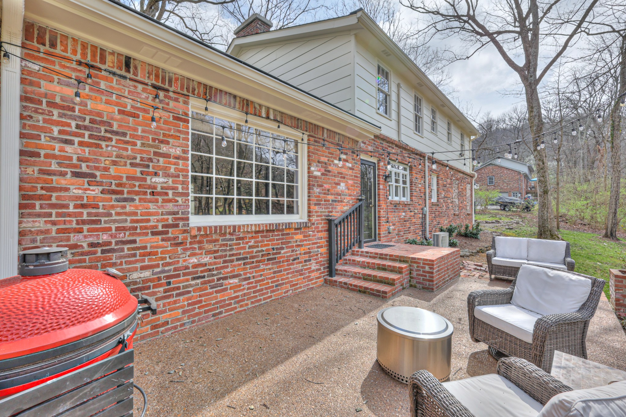 889 Lakemont Dr