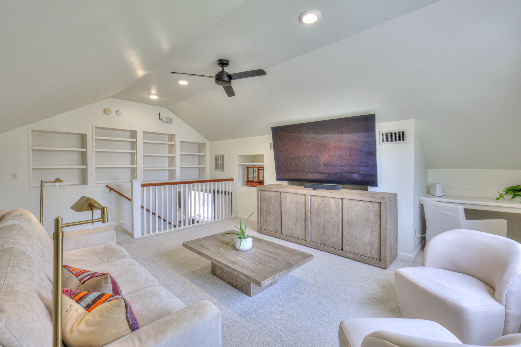 889 Lakemont Dr