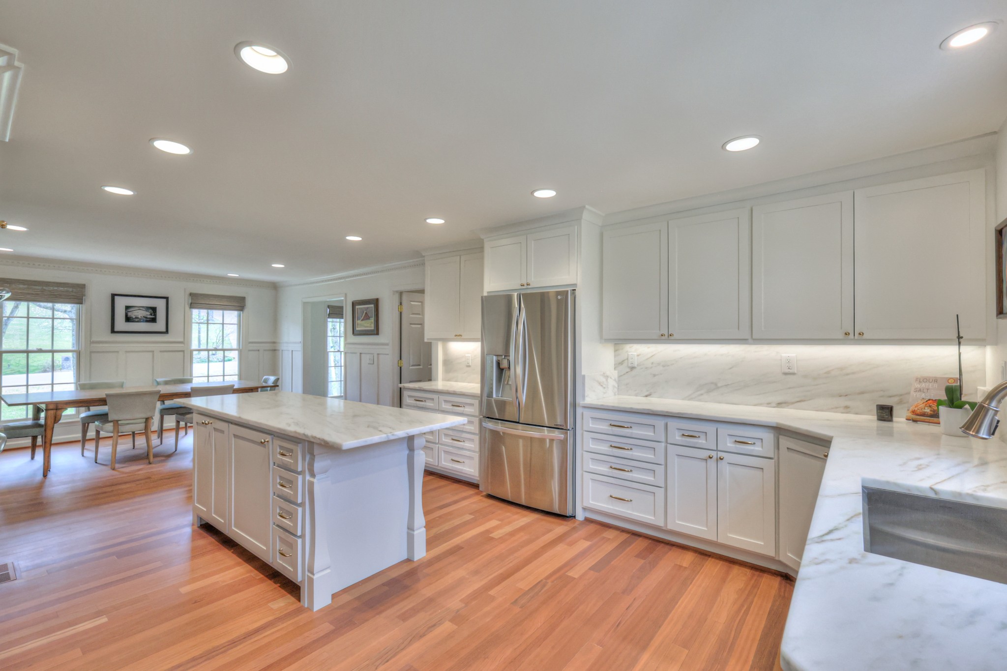 889 Lakemont Dr