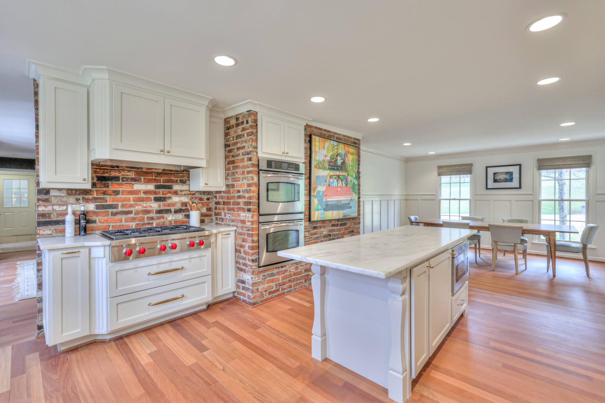 889 Lakemont Dr