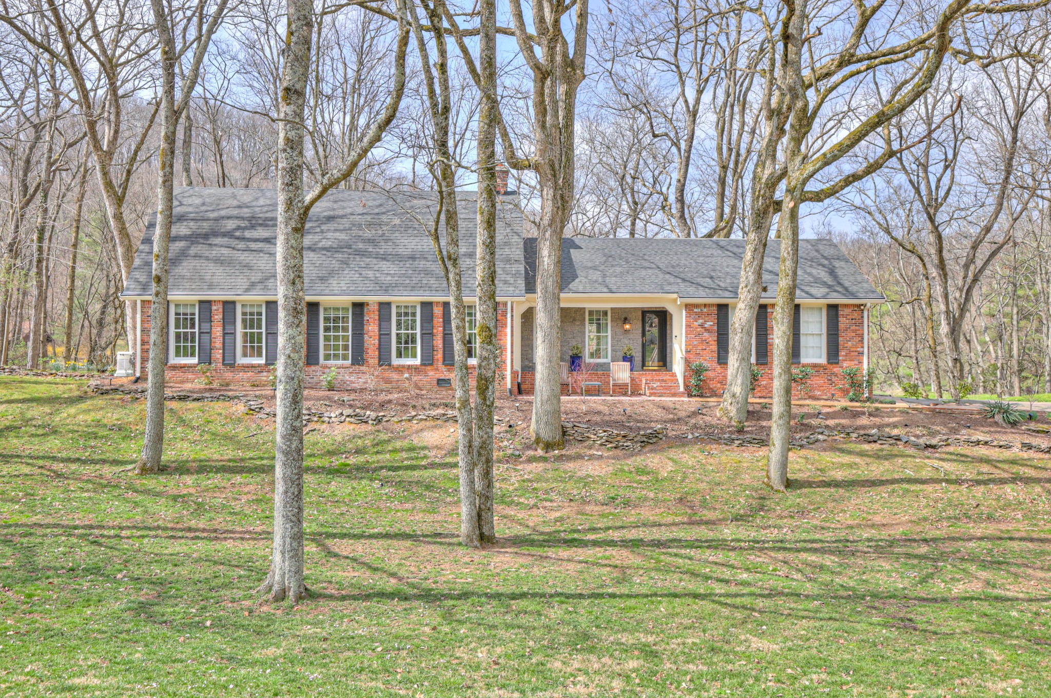 889 Lakemont Dr
