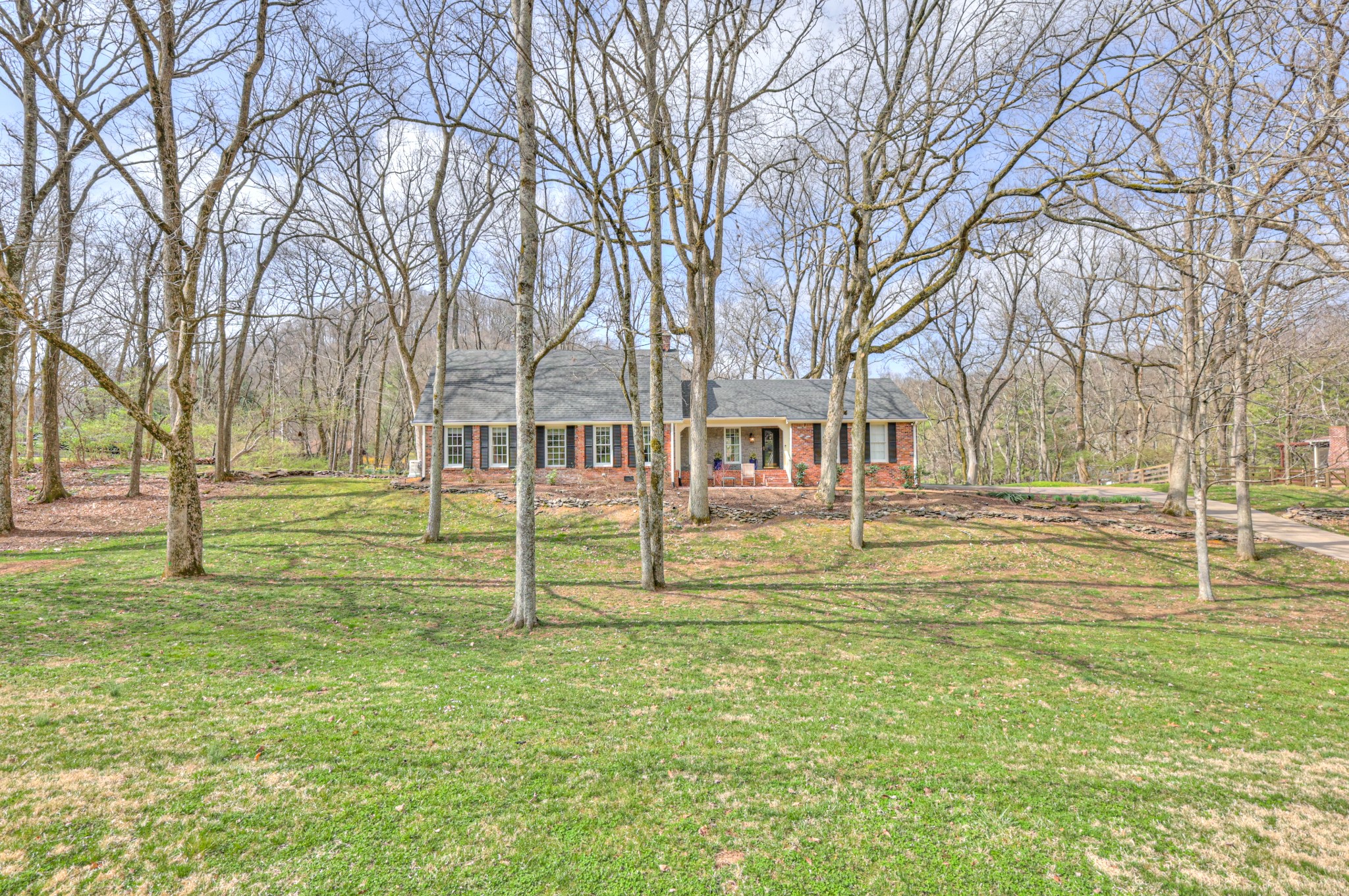 889 Lakemont Dr