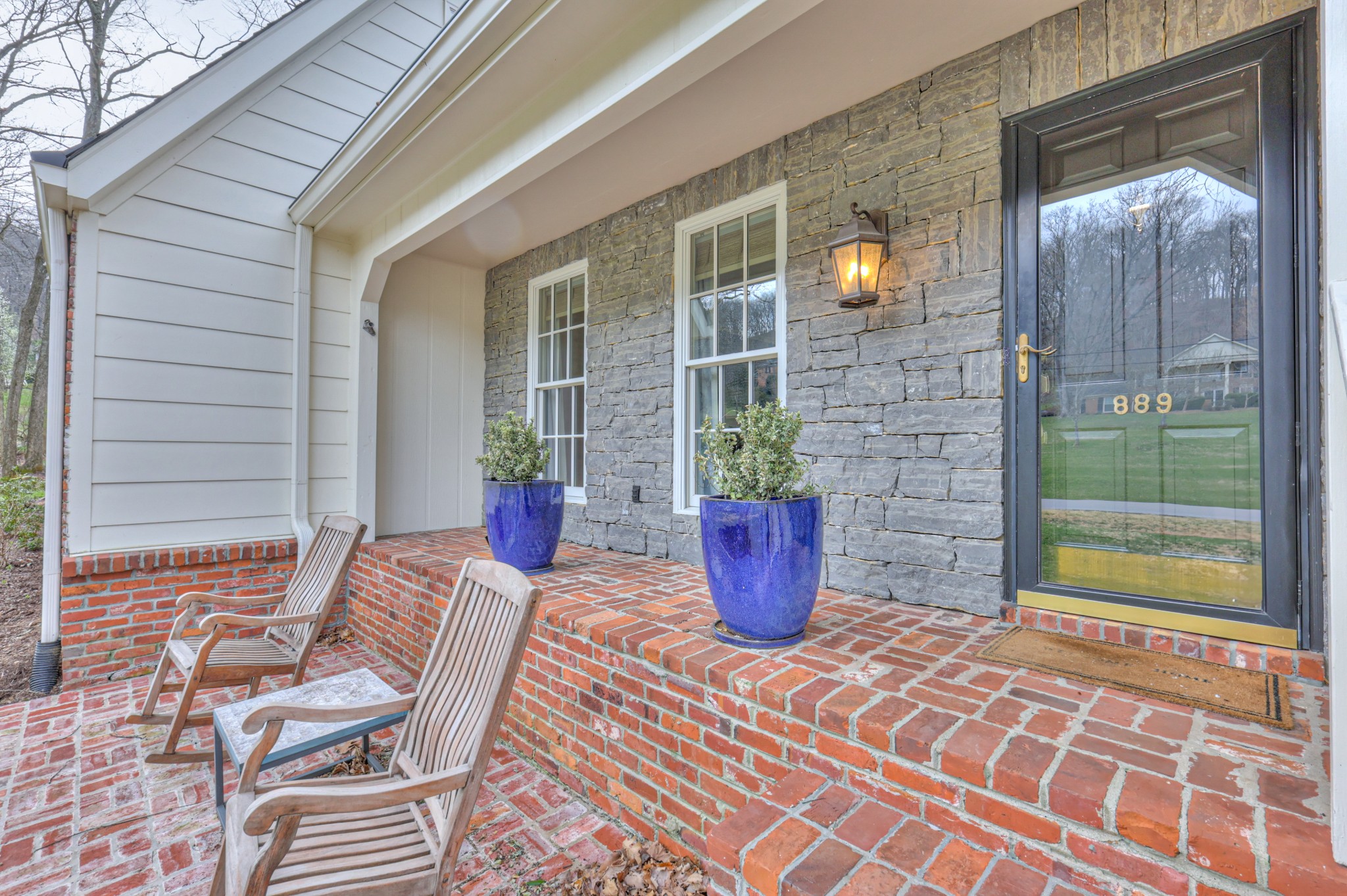 889 Lakemont Dr