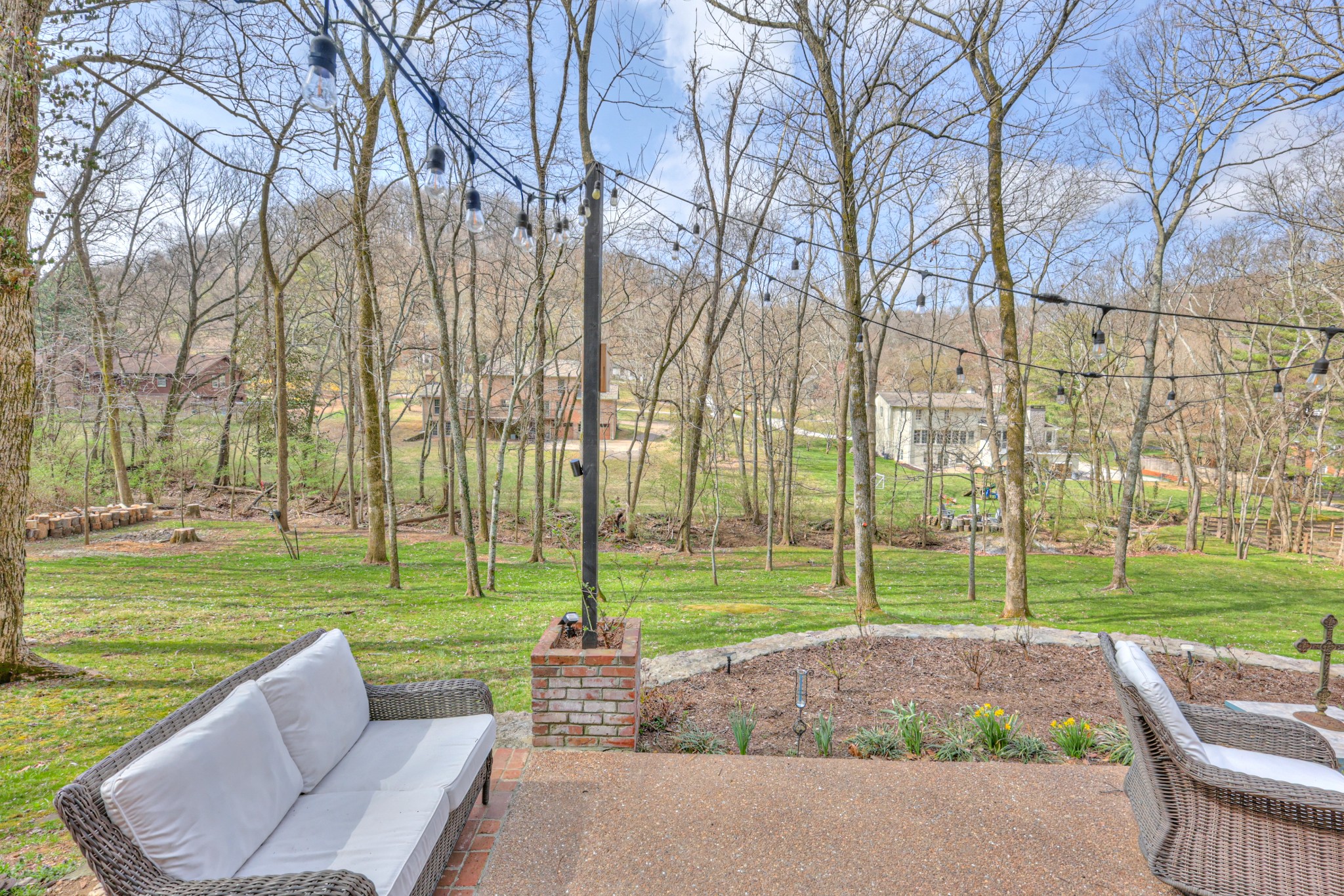889 Lakemont Dr