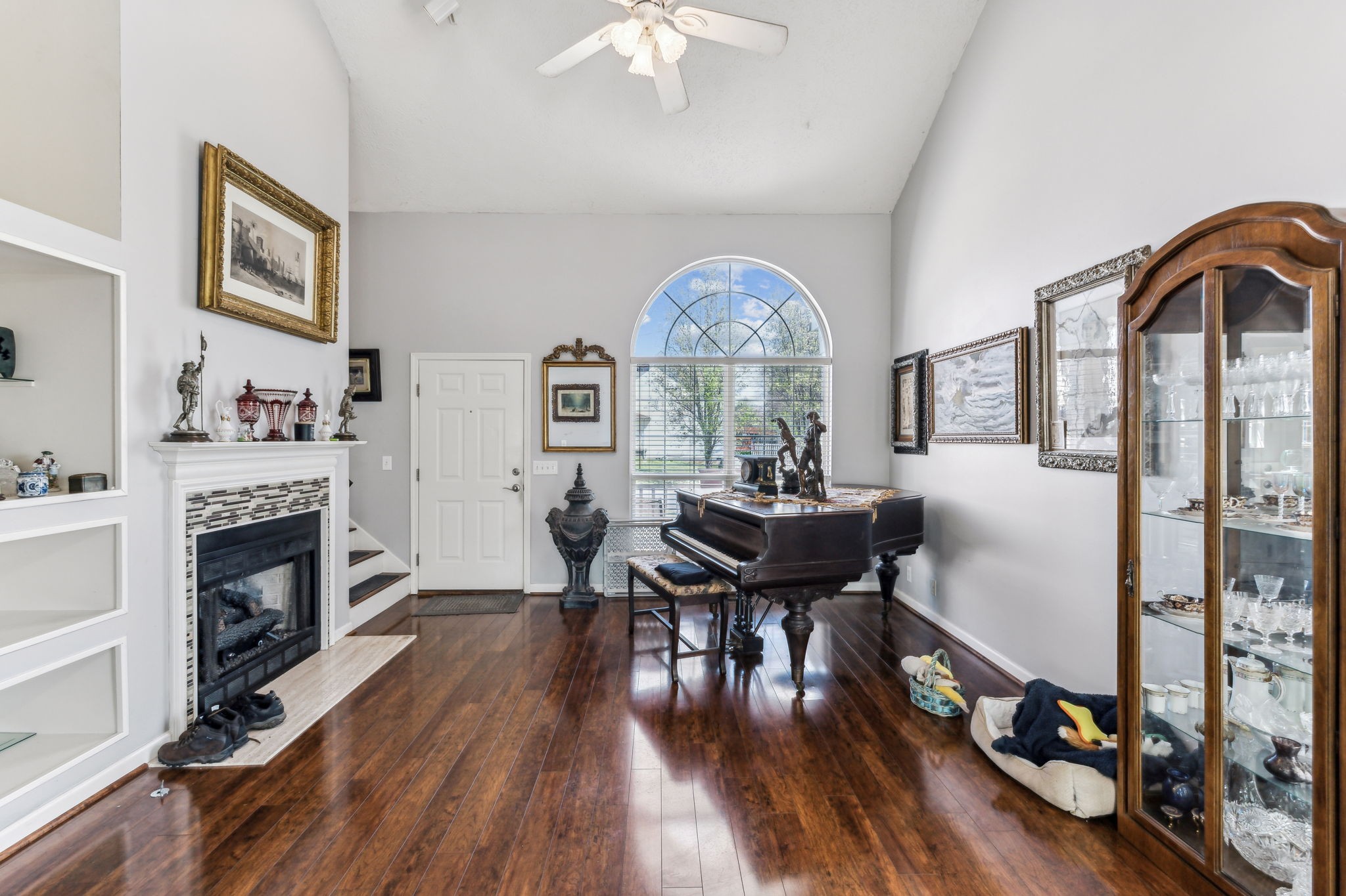 104 Parkwood Ln