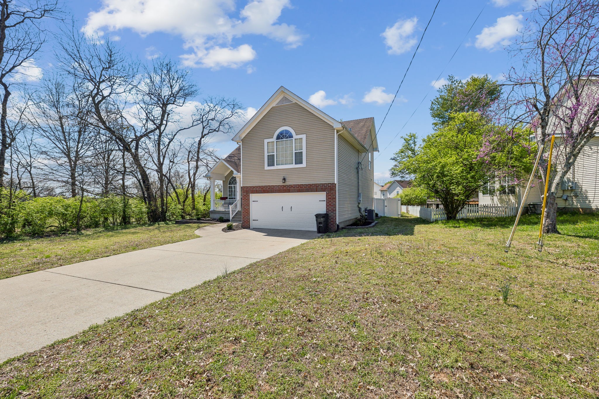104 Parkwood Ln