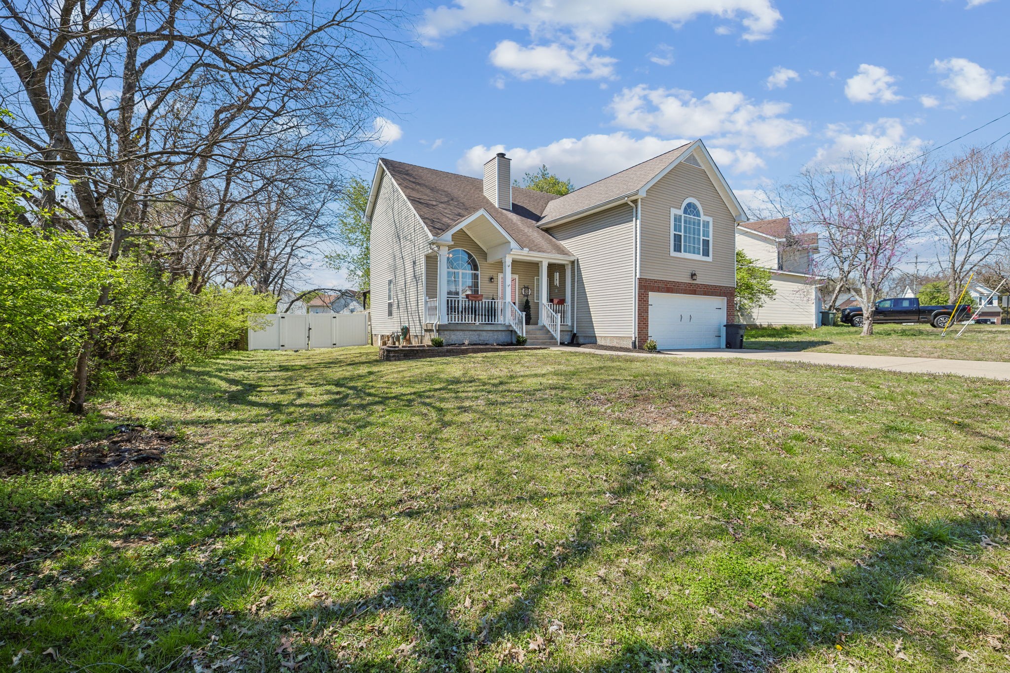 104 Parkwood Ln