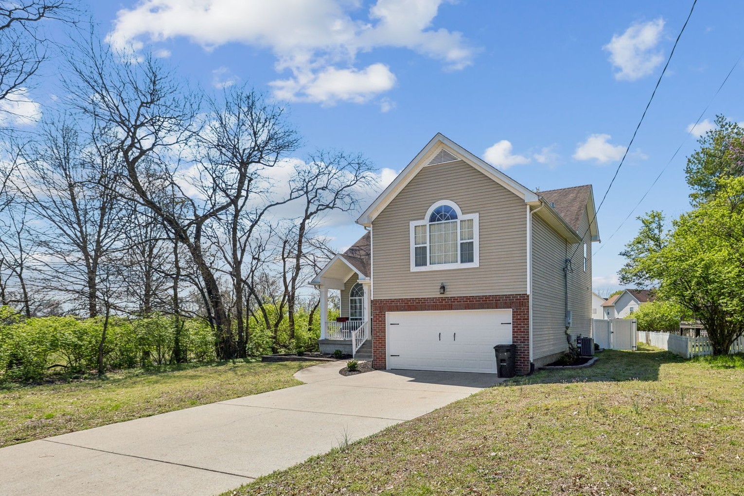 104 Parkwood Ln