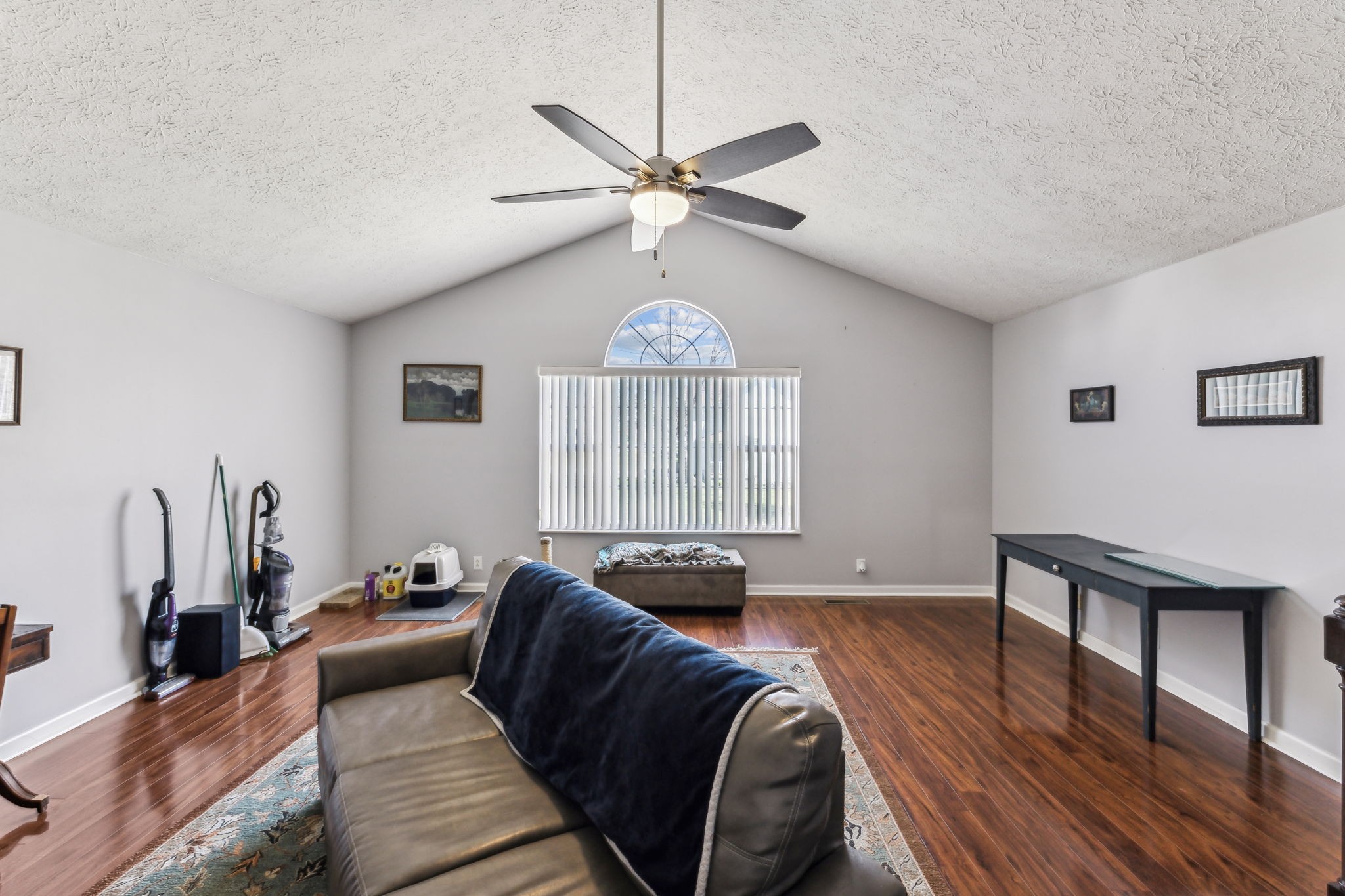 104 Parkwood Ln