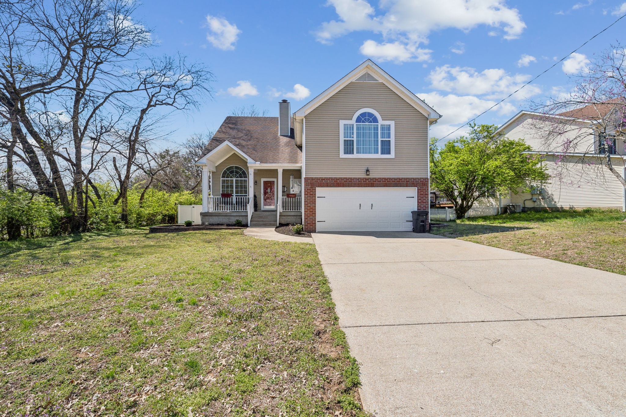 104 Parkwood Ln