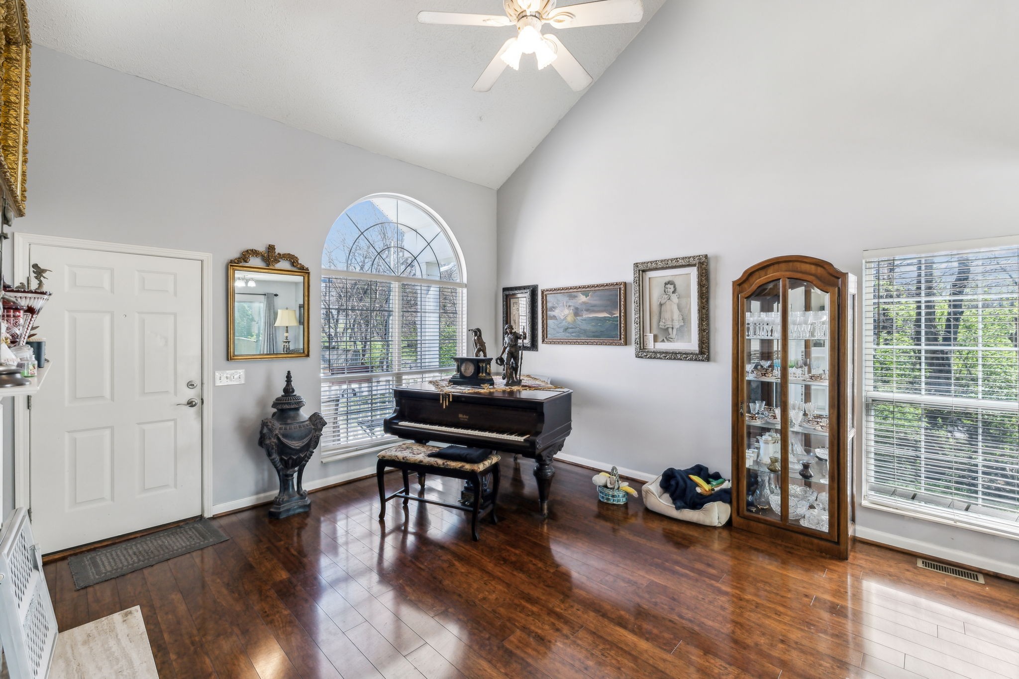104 Parkwood Ln