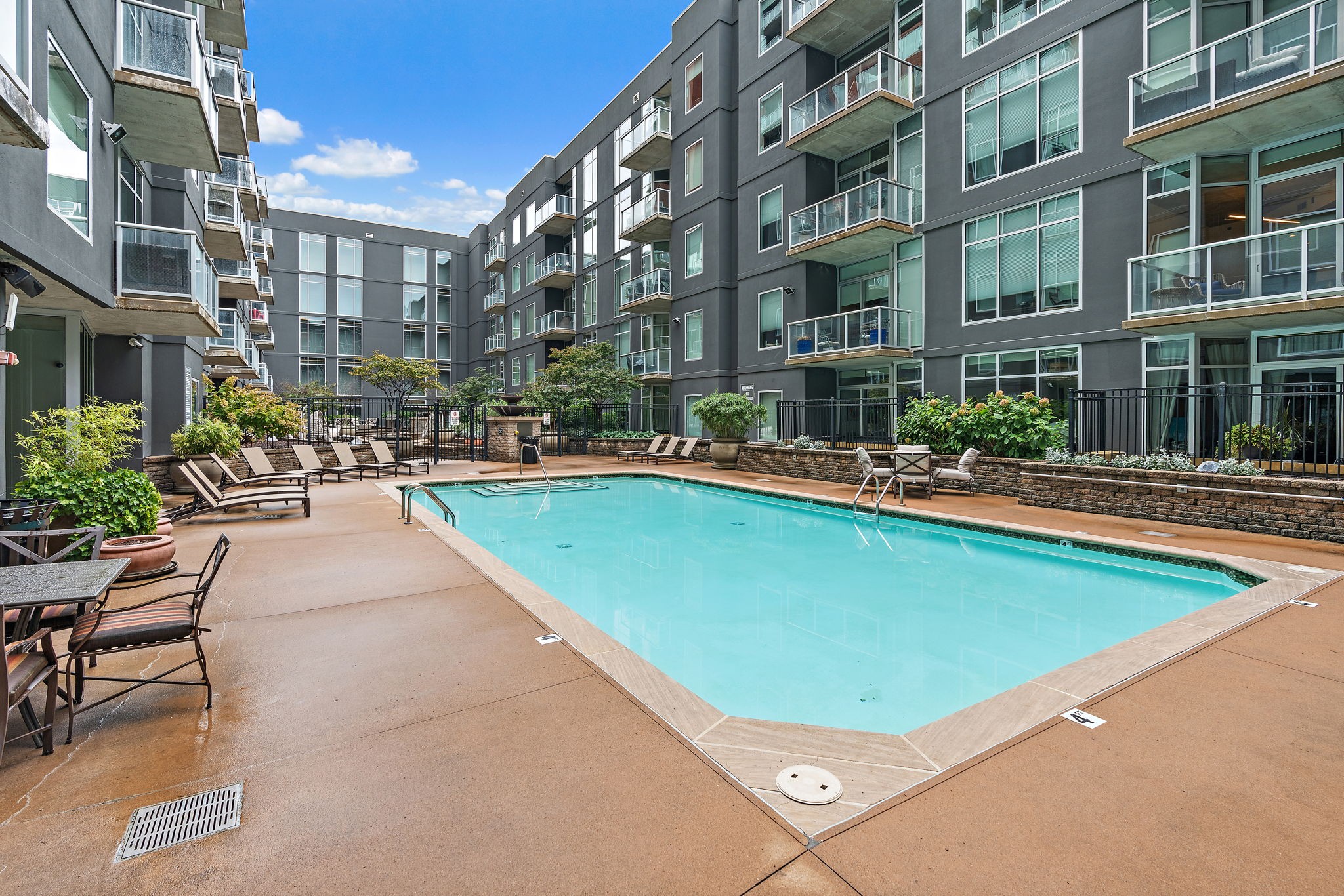 600 12th Ave, S Unit: 1608