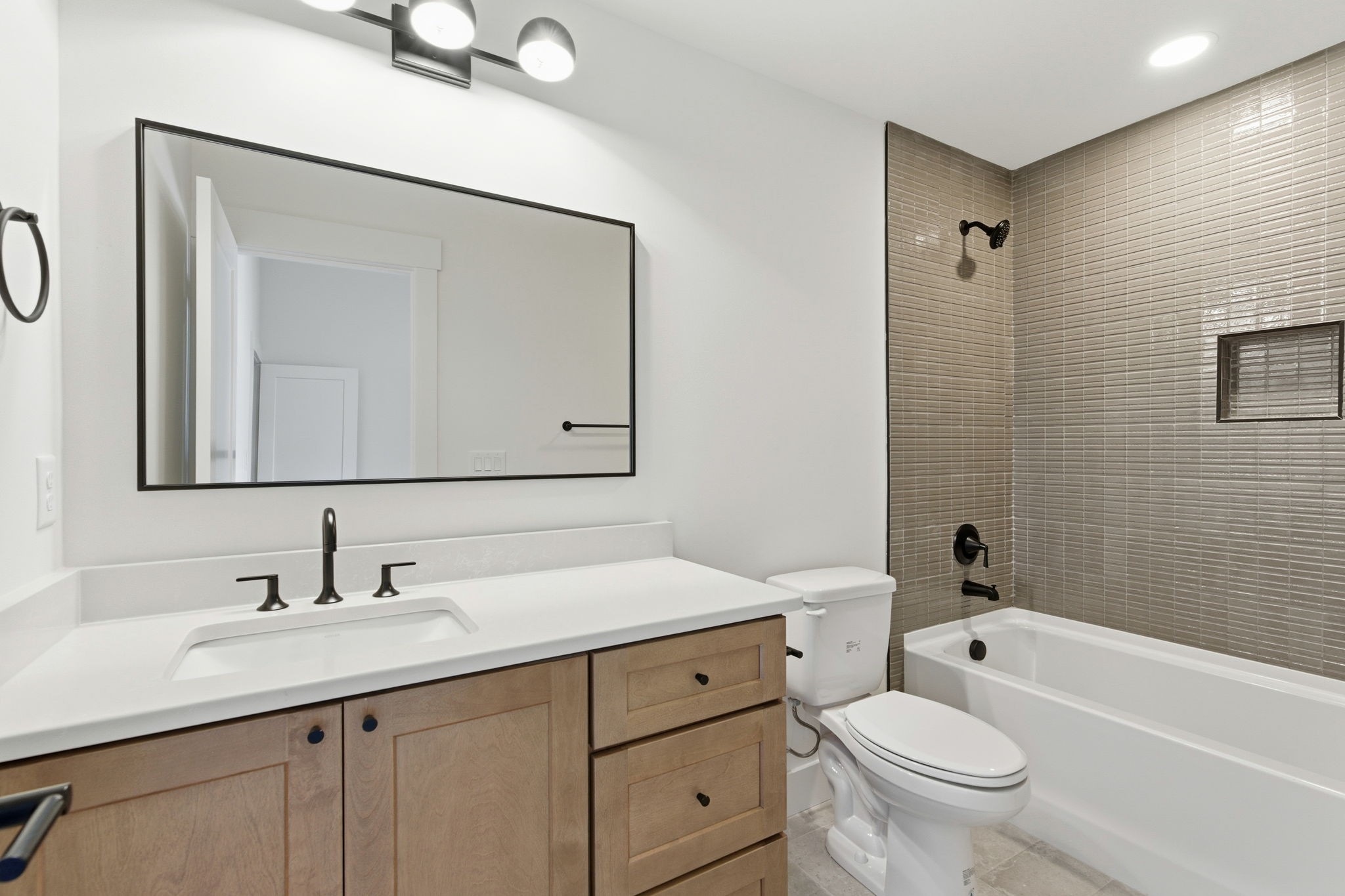 1020 W Kirkland Ave Unit: B