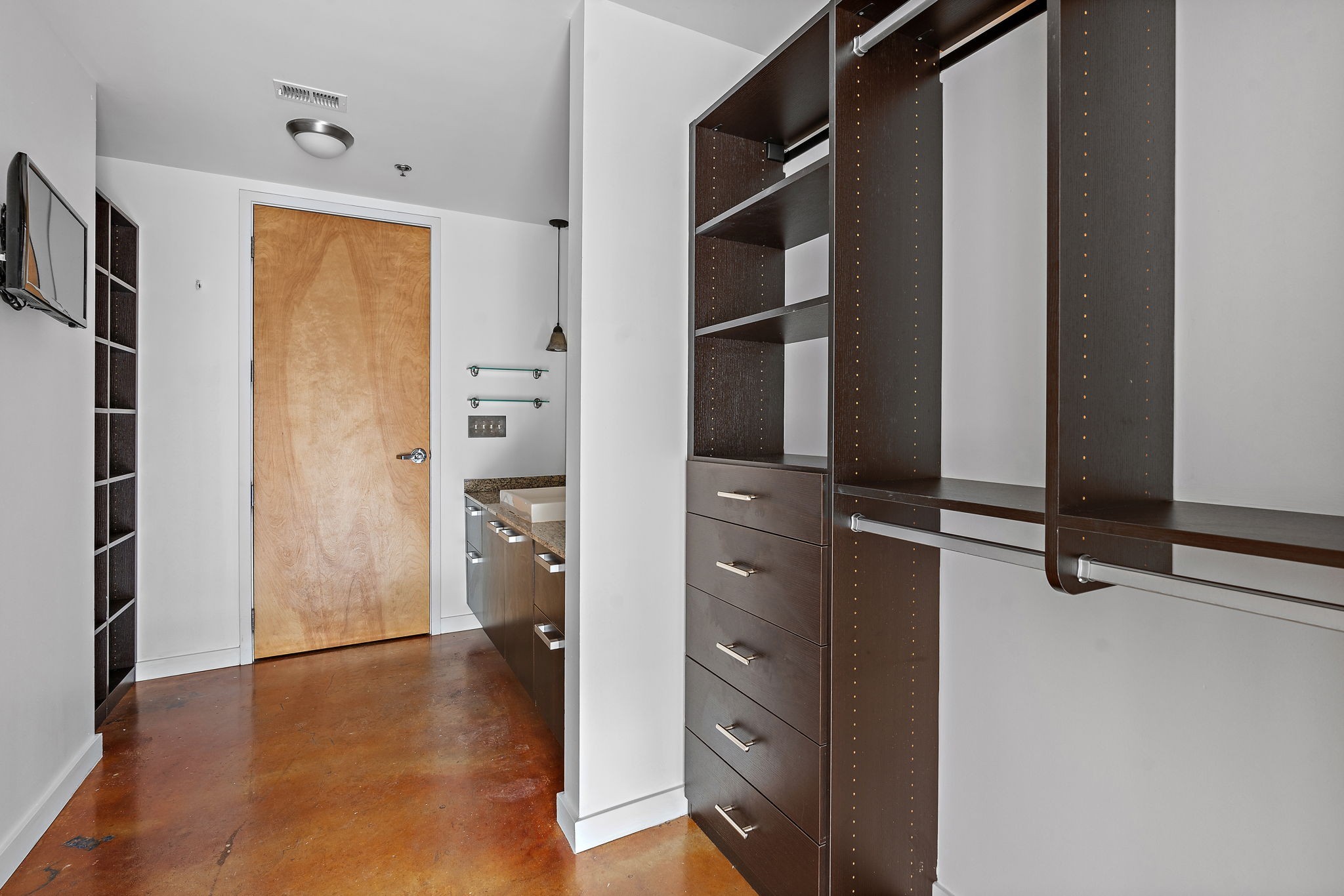 600 12th Ave, S Unit: 1608