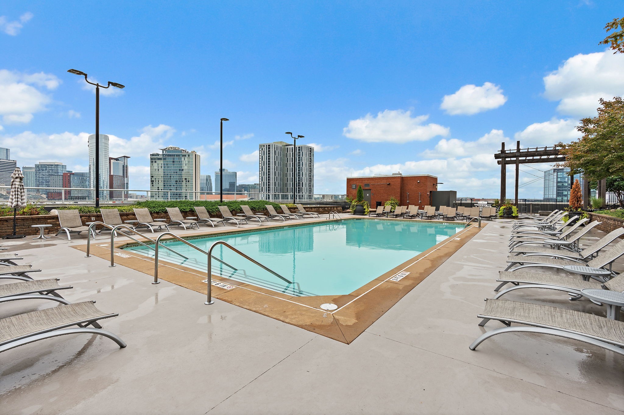 600 12th Ave, S Unit: 1608