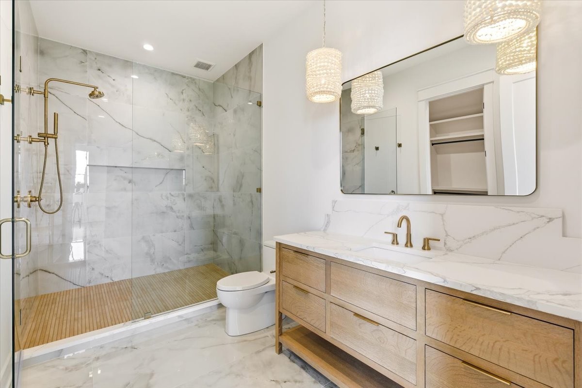 818 Brentview Dr