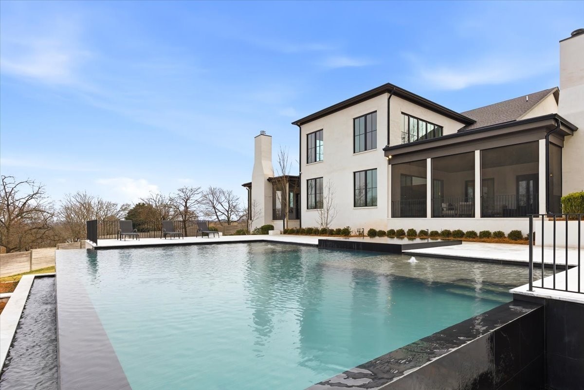818 Brentview Dr
