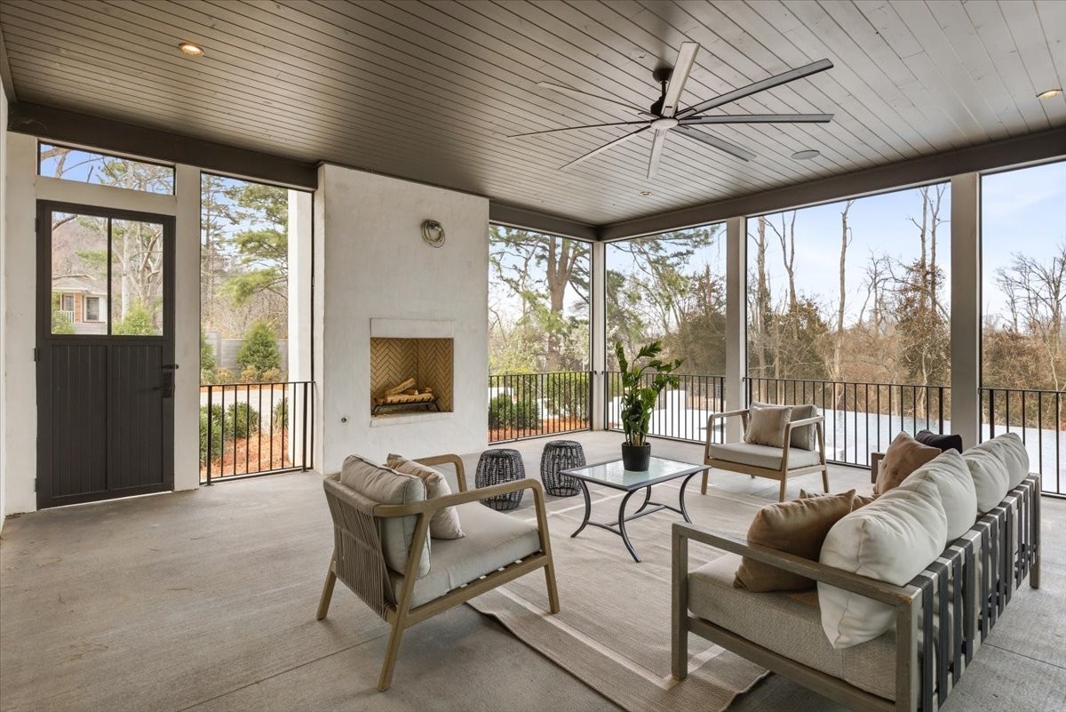 818 Brentview Dr