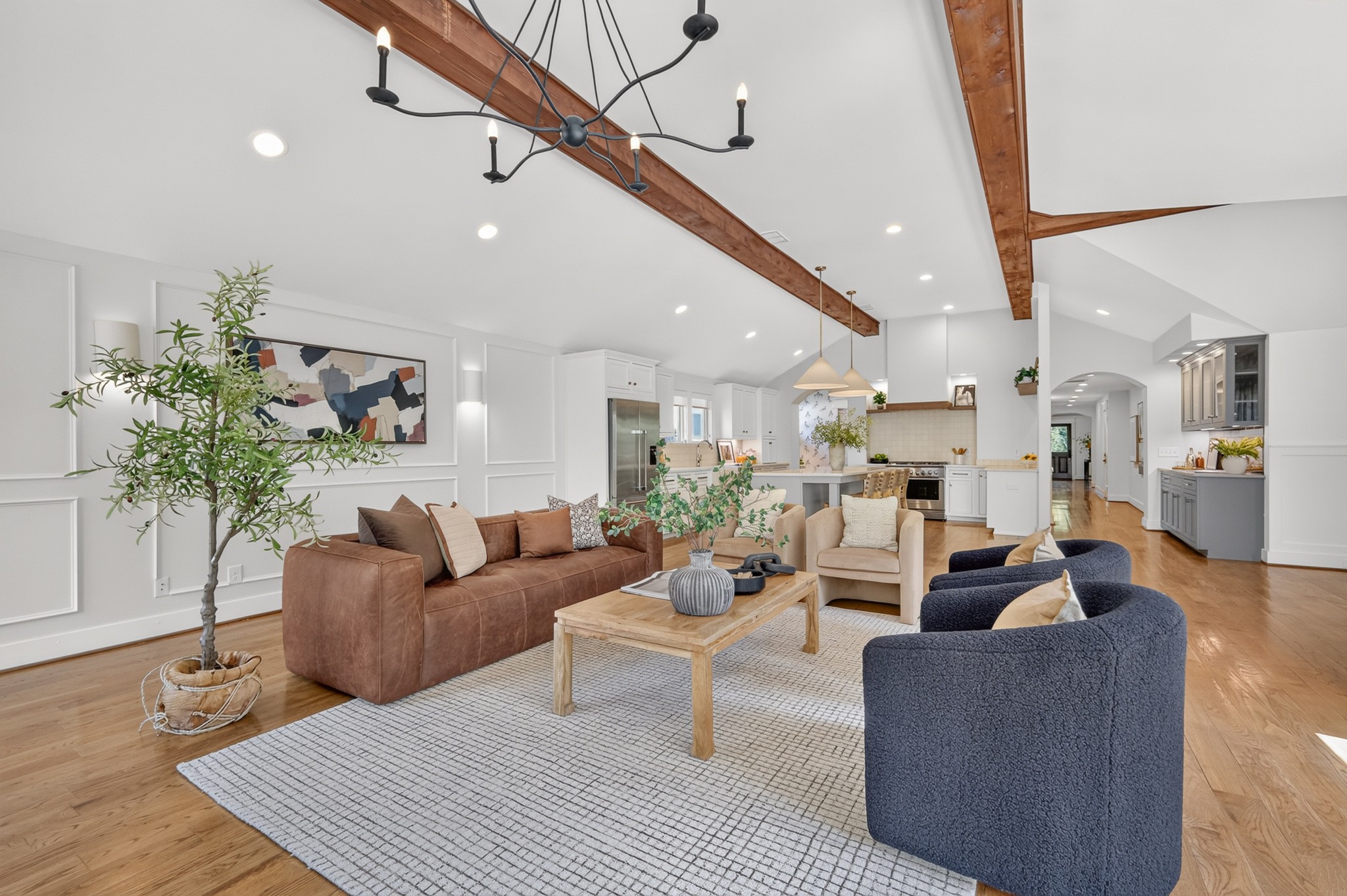 2701 Woodlawn Dr